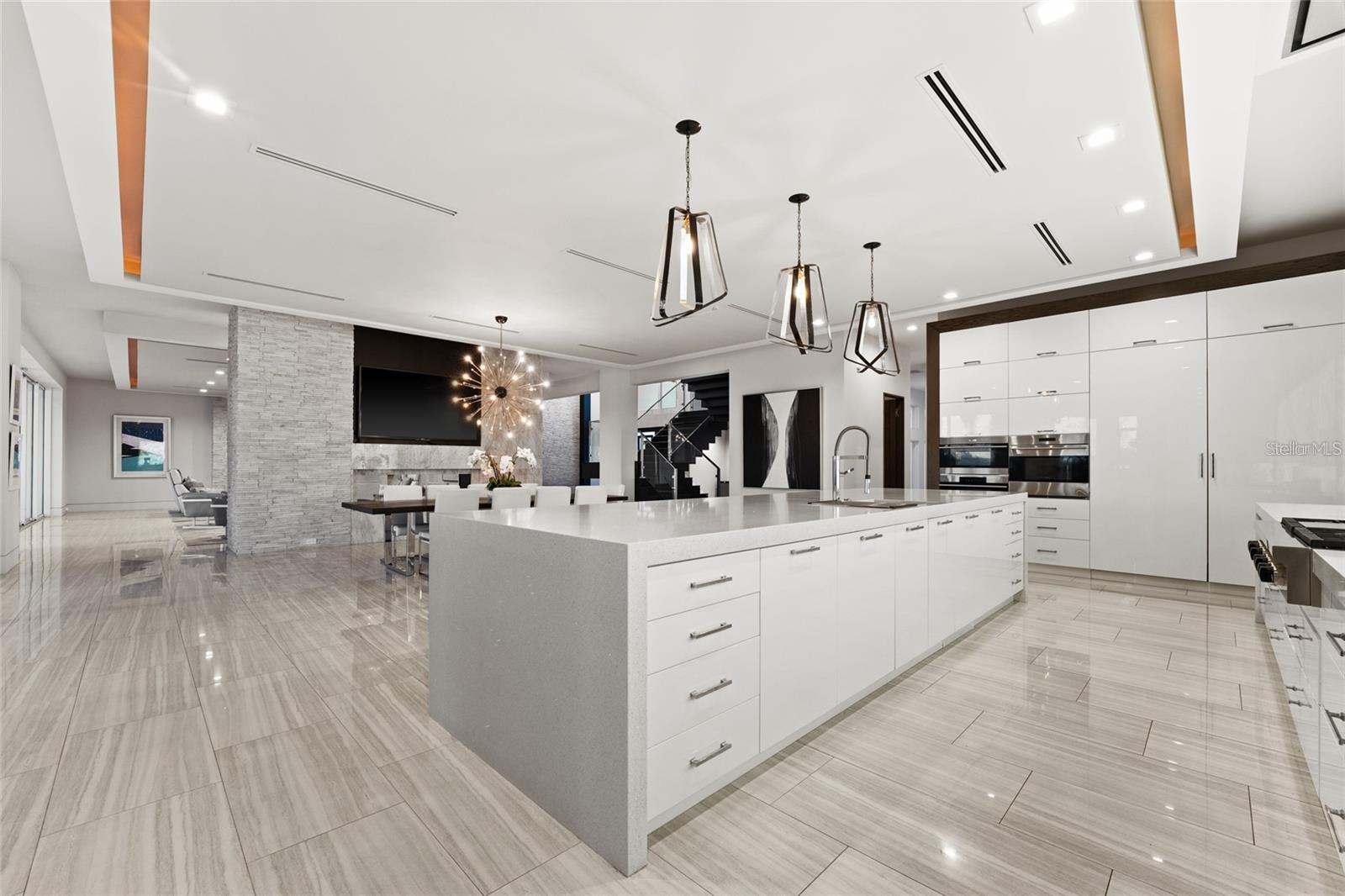 O6404587 Property Photo