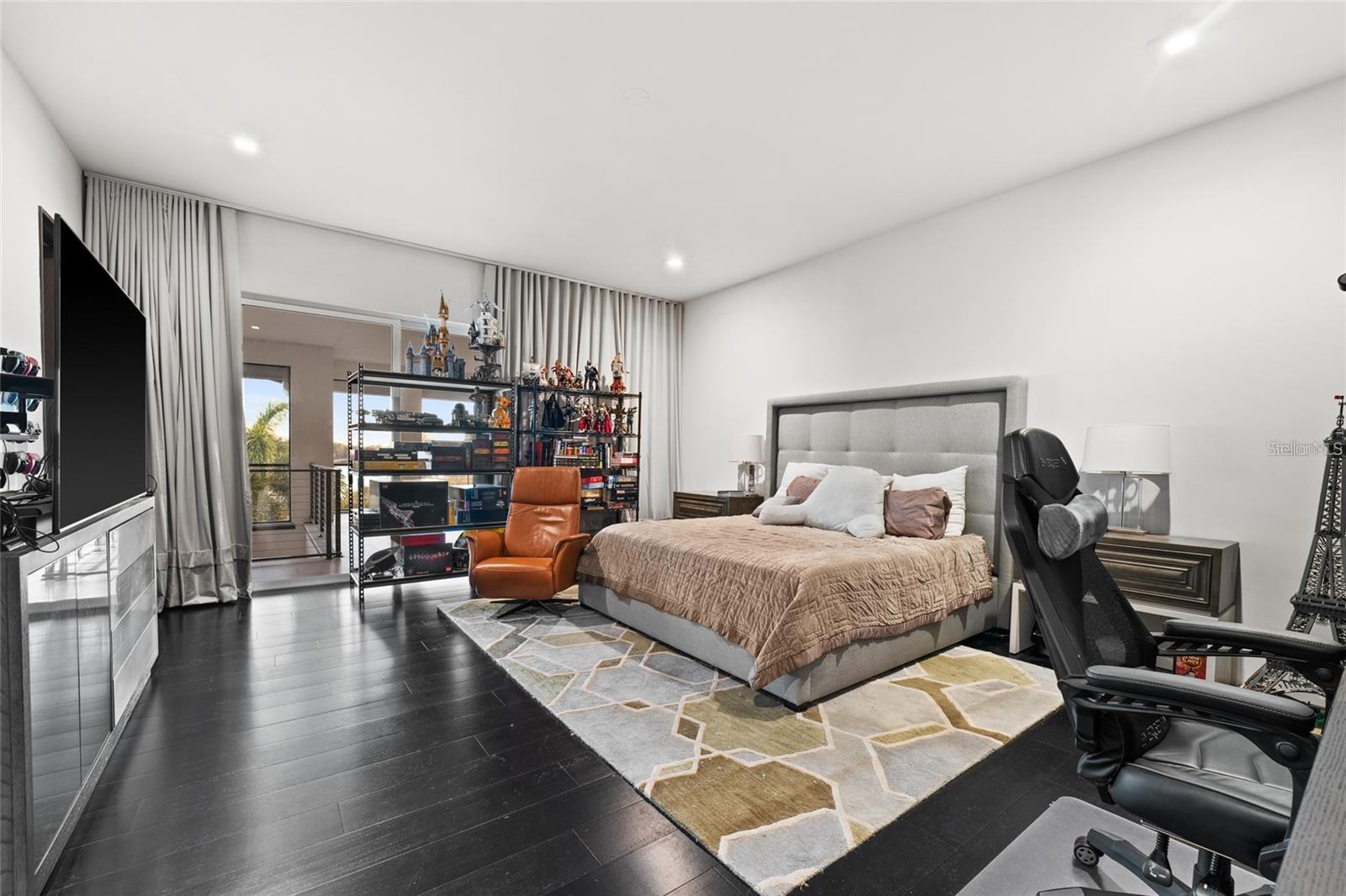 O6404587 Property Photo