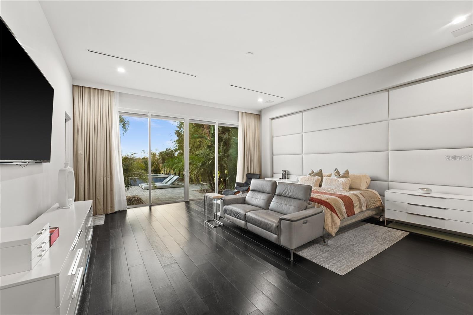 O6404587 Property Photo