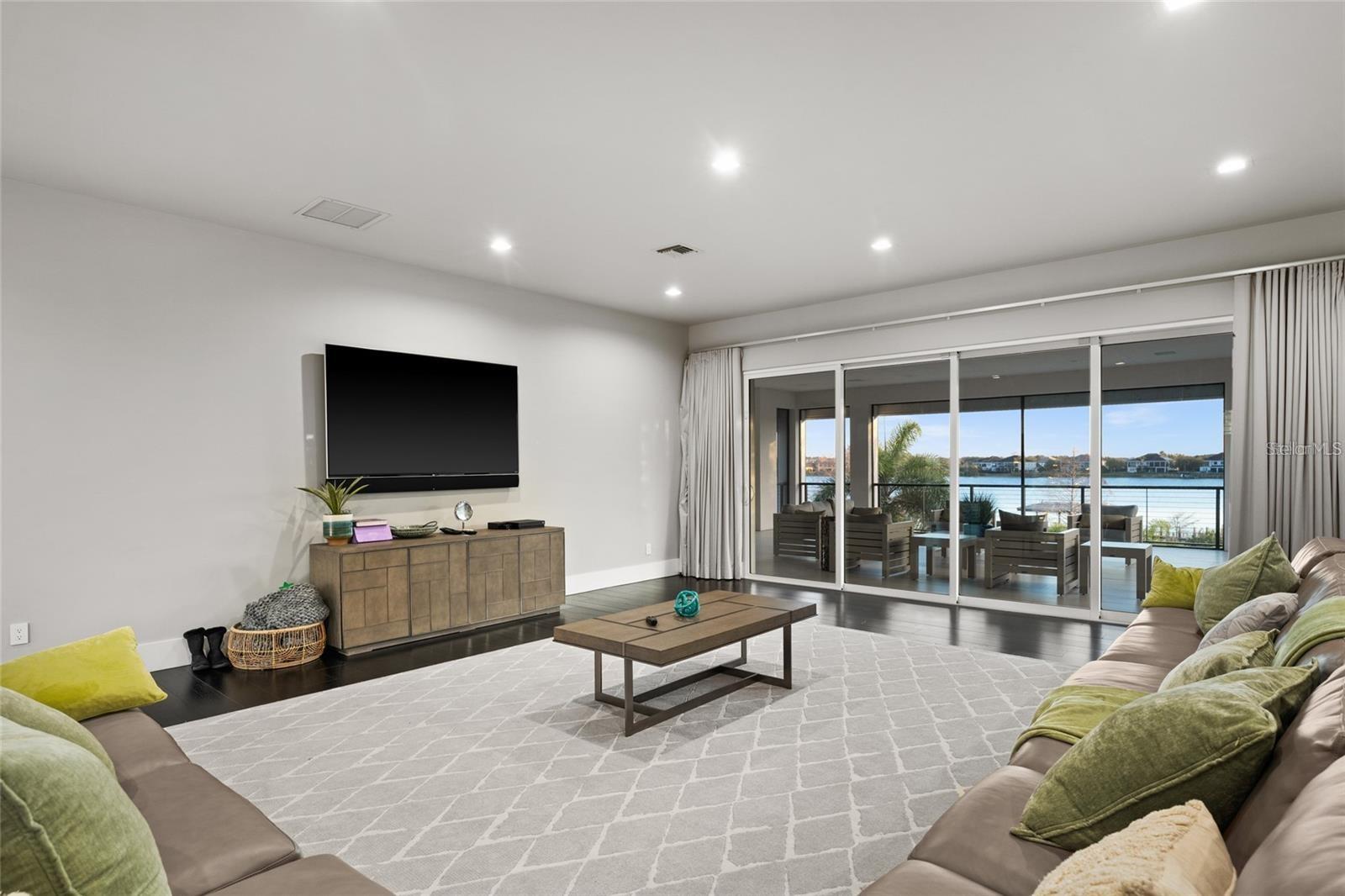 O6404587 Property Photo