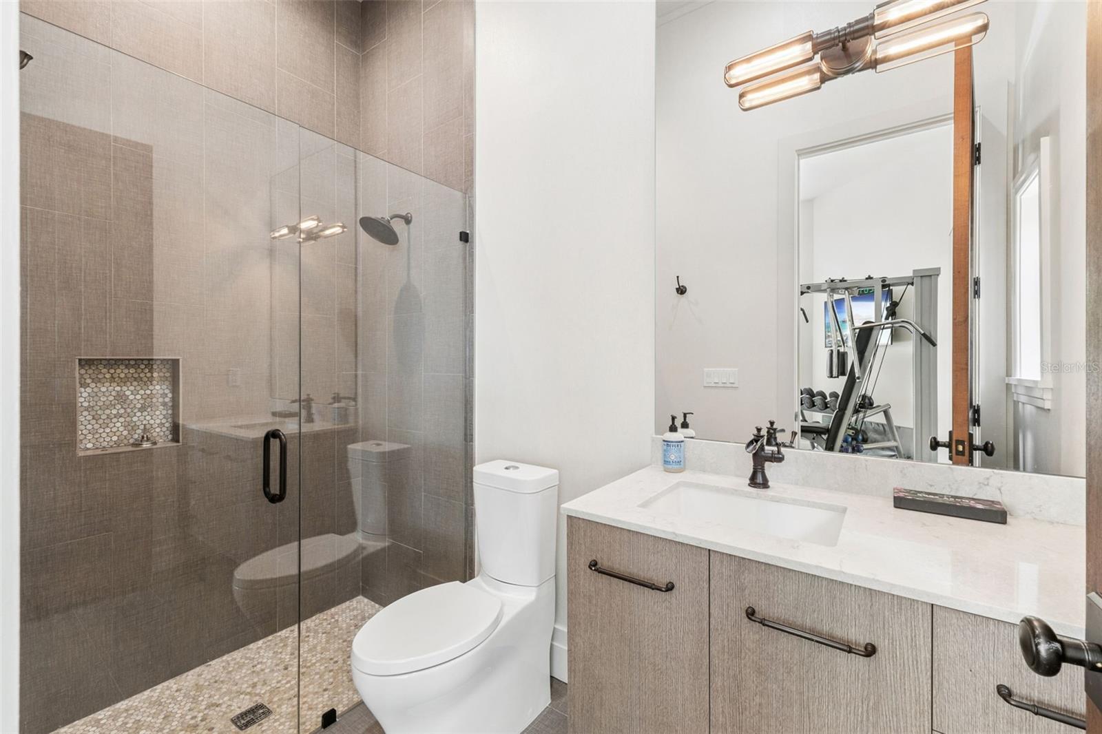 O6404671 Property Photo