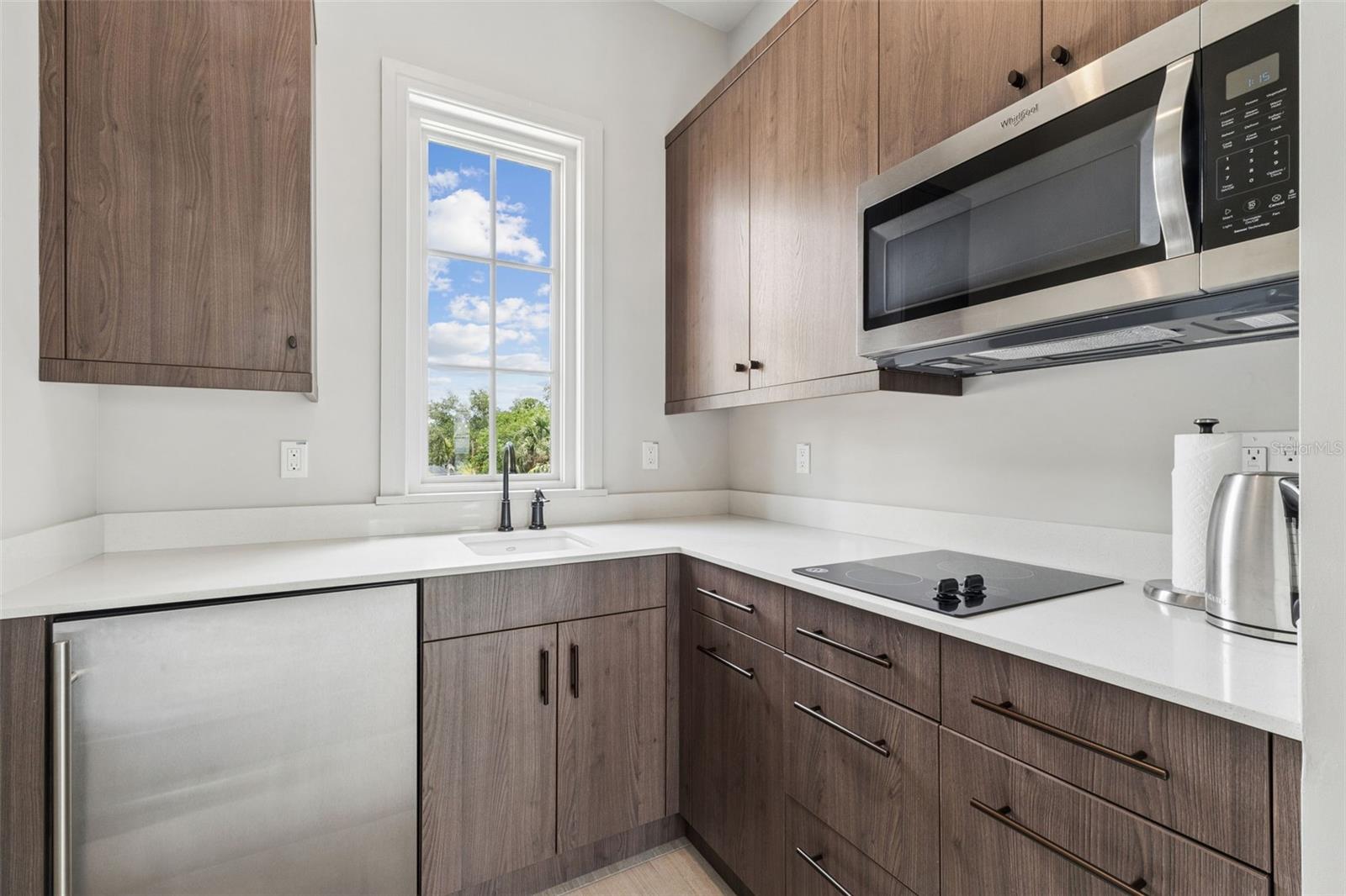 O6404671 Property Photo