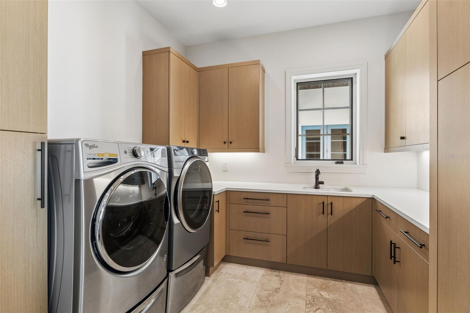 O6404671 Property Photo