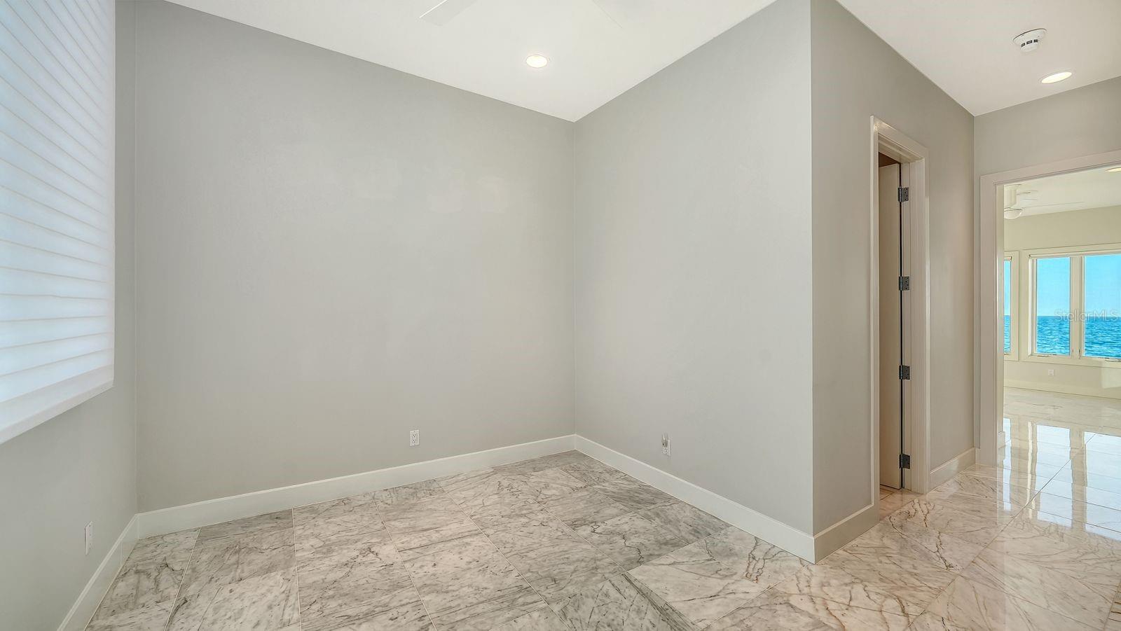 A4692471 Property Photo