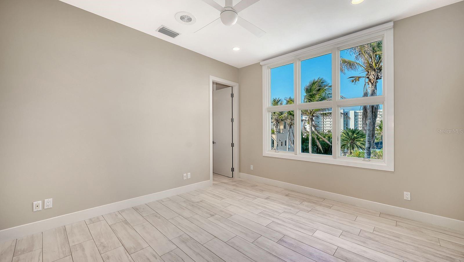 A4692471 Property Photo