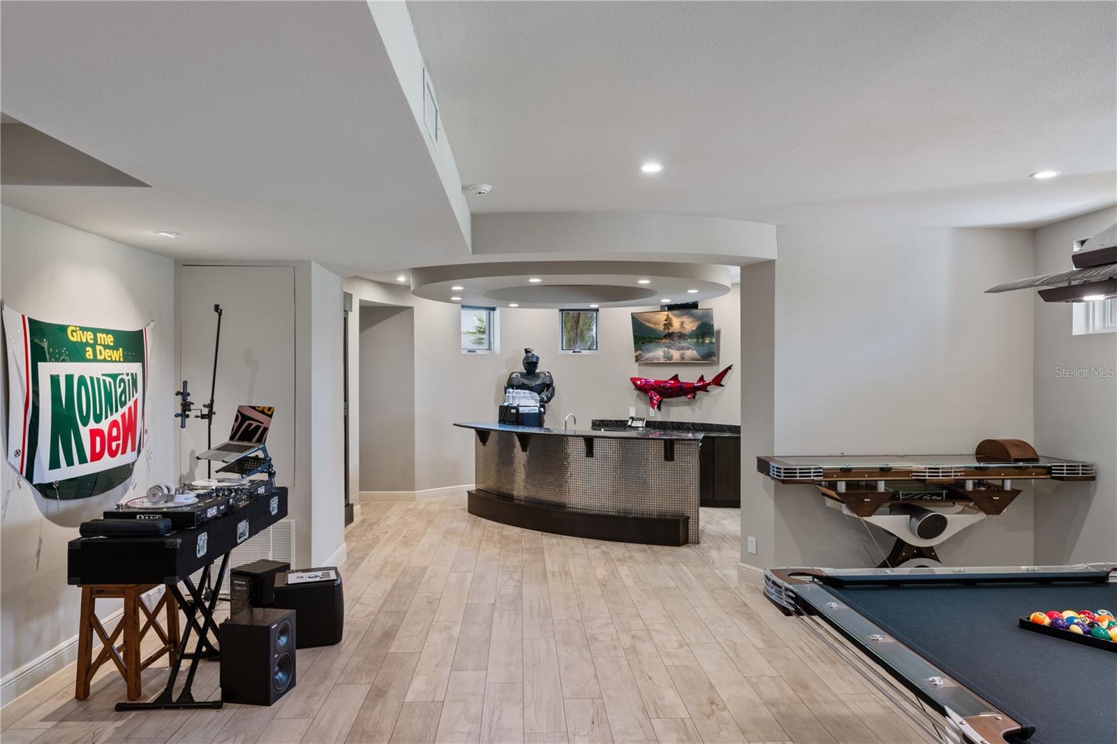 O6404938 Property Photo