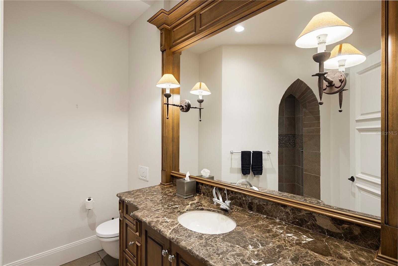 O6404938 Property Photo