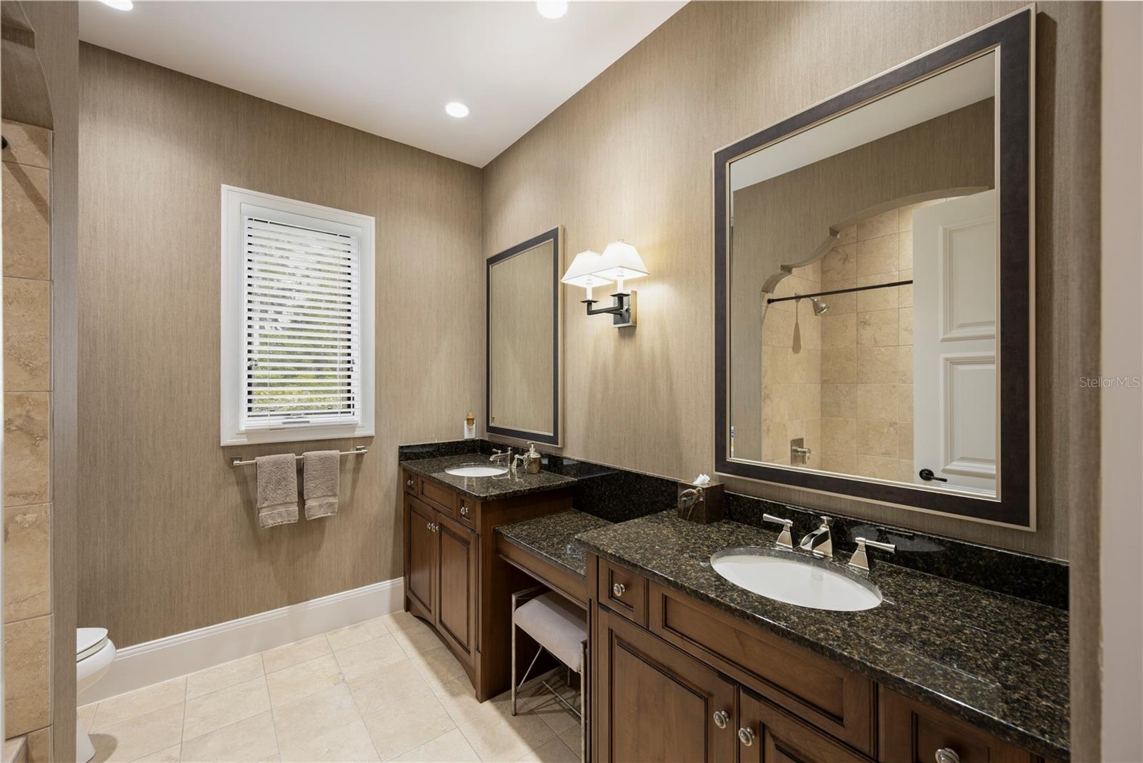 O6404938 Property Photo