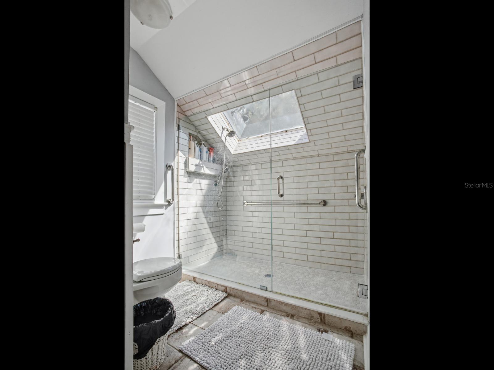 TB8505326 Property Photo