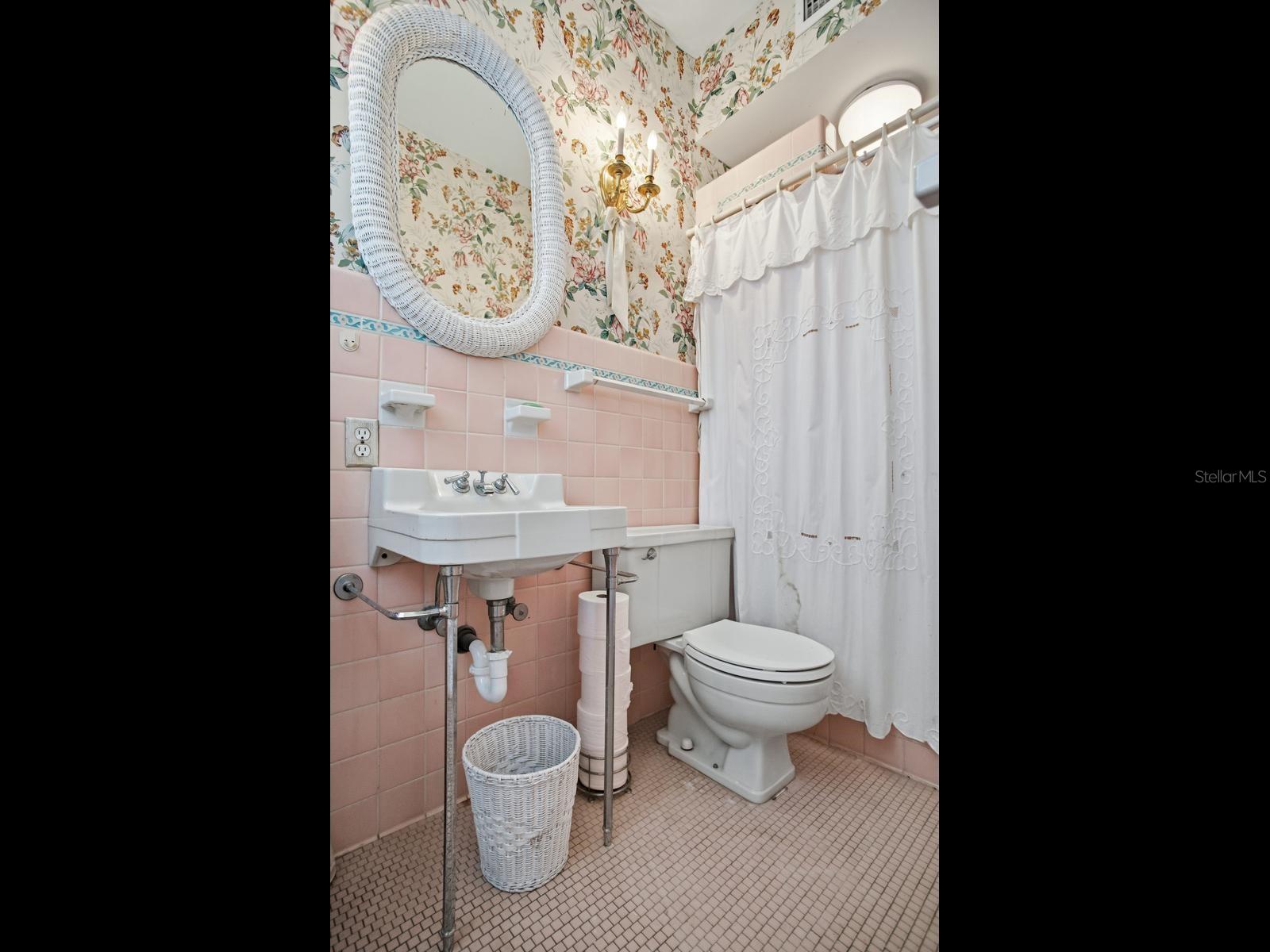 TB8505326 Property Photo