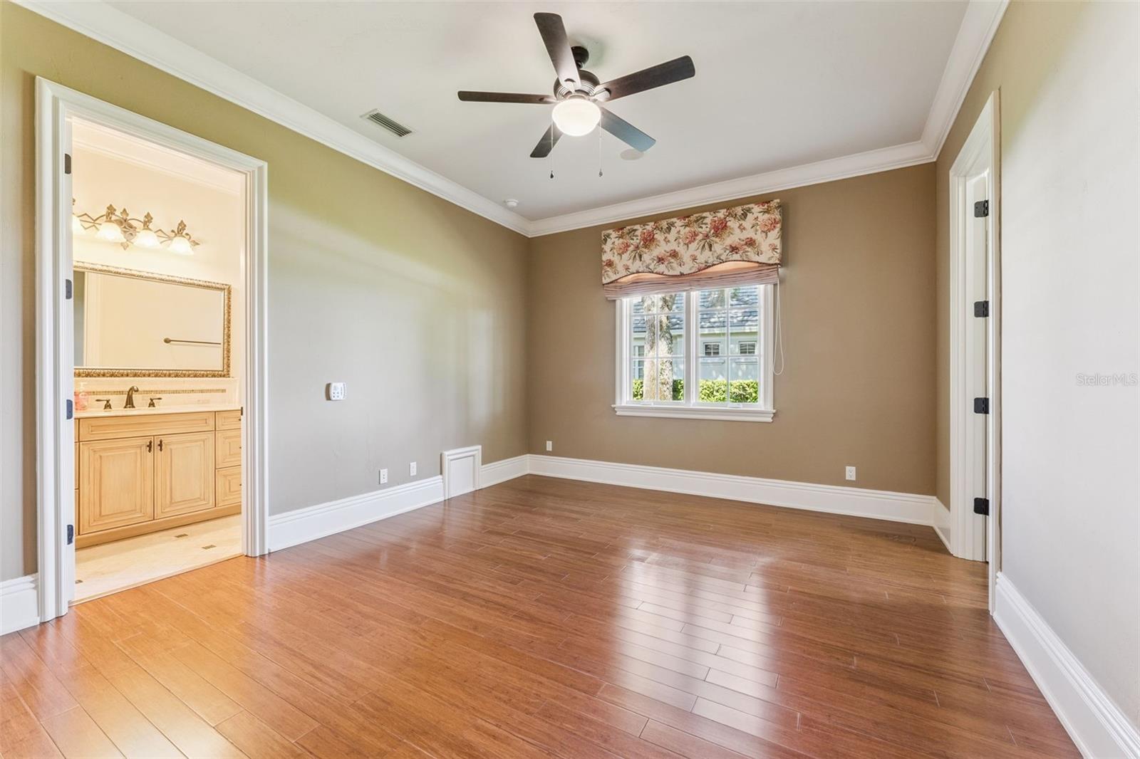 G5112045 Property Photo