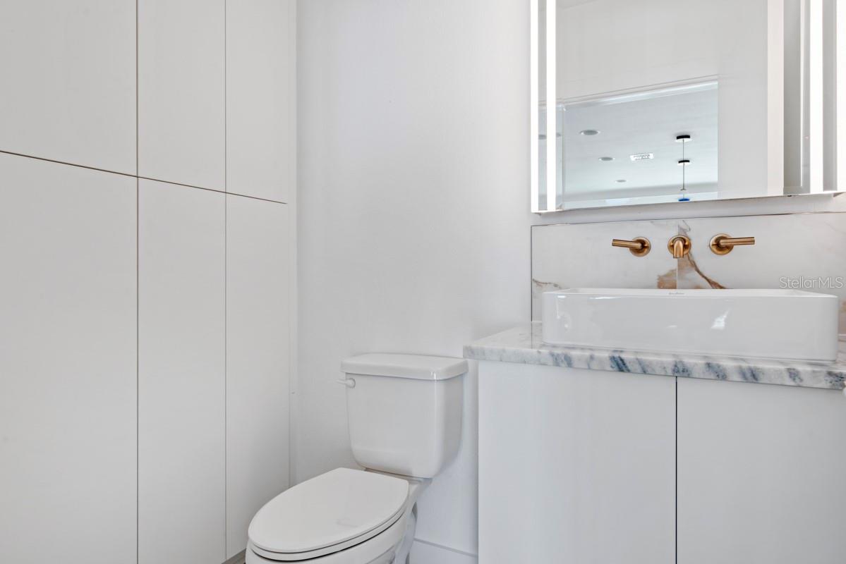 O6407102 Property Photo