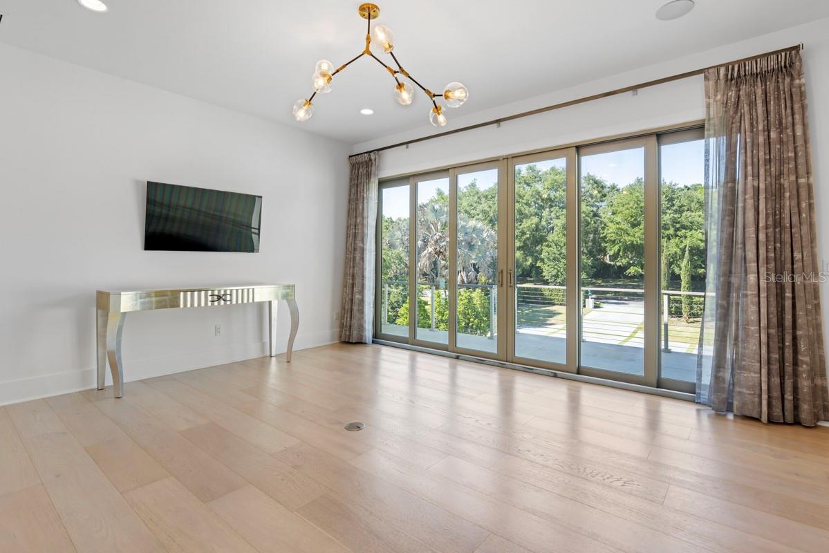 O6407102 Property Photo