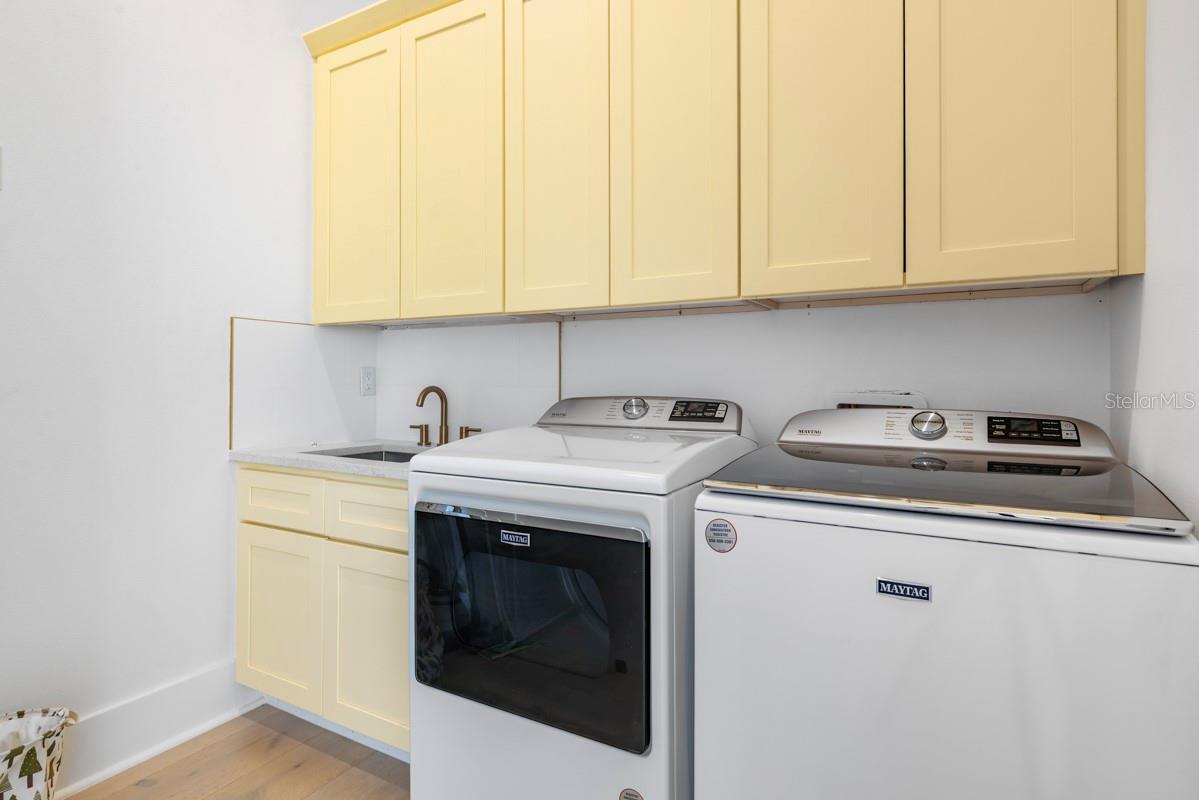 O6407102 Property Photo