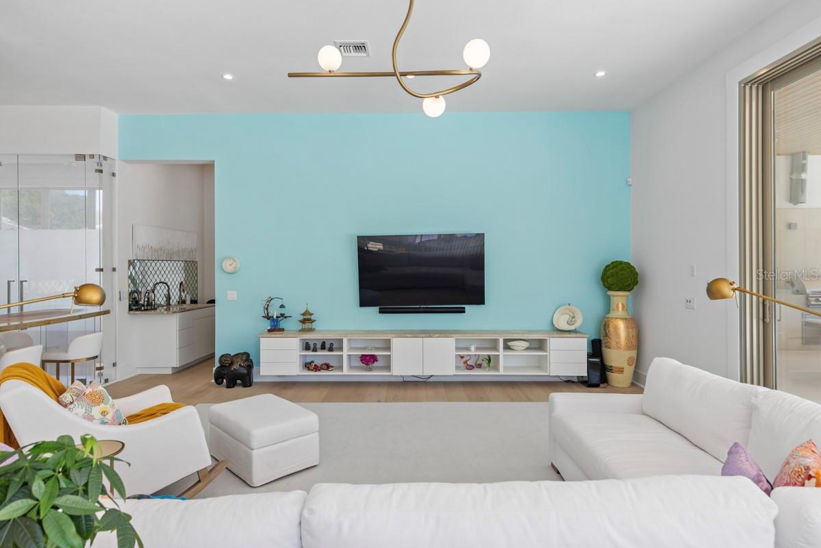 O6407102 Property Photo