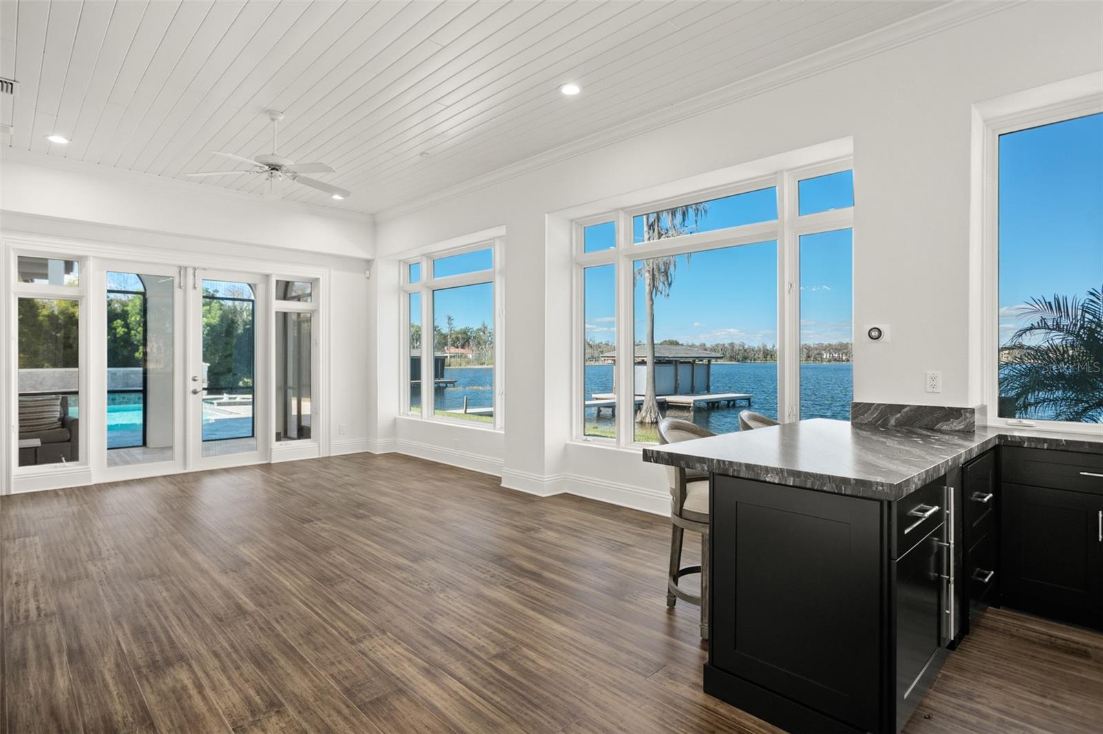 O6407107 Property Photo