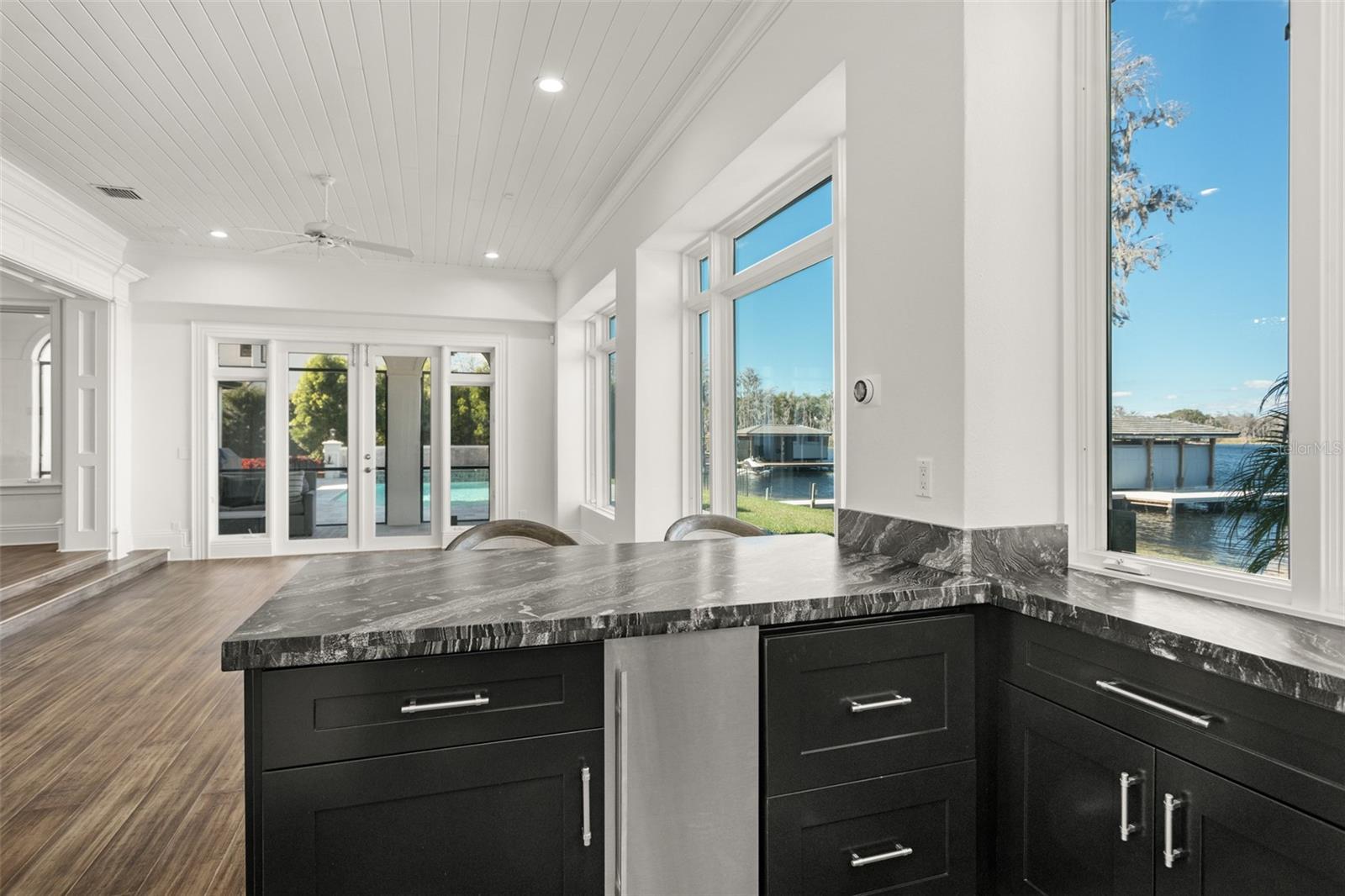 O6407107 Property Photo