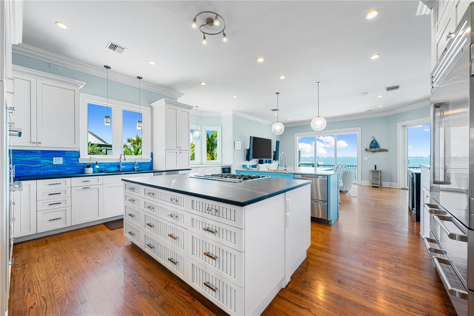 A4693355 Property Photo