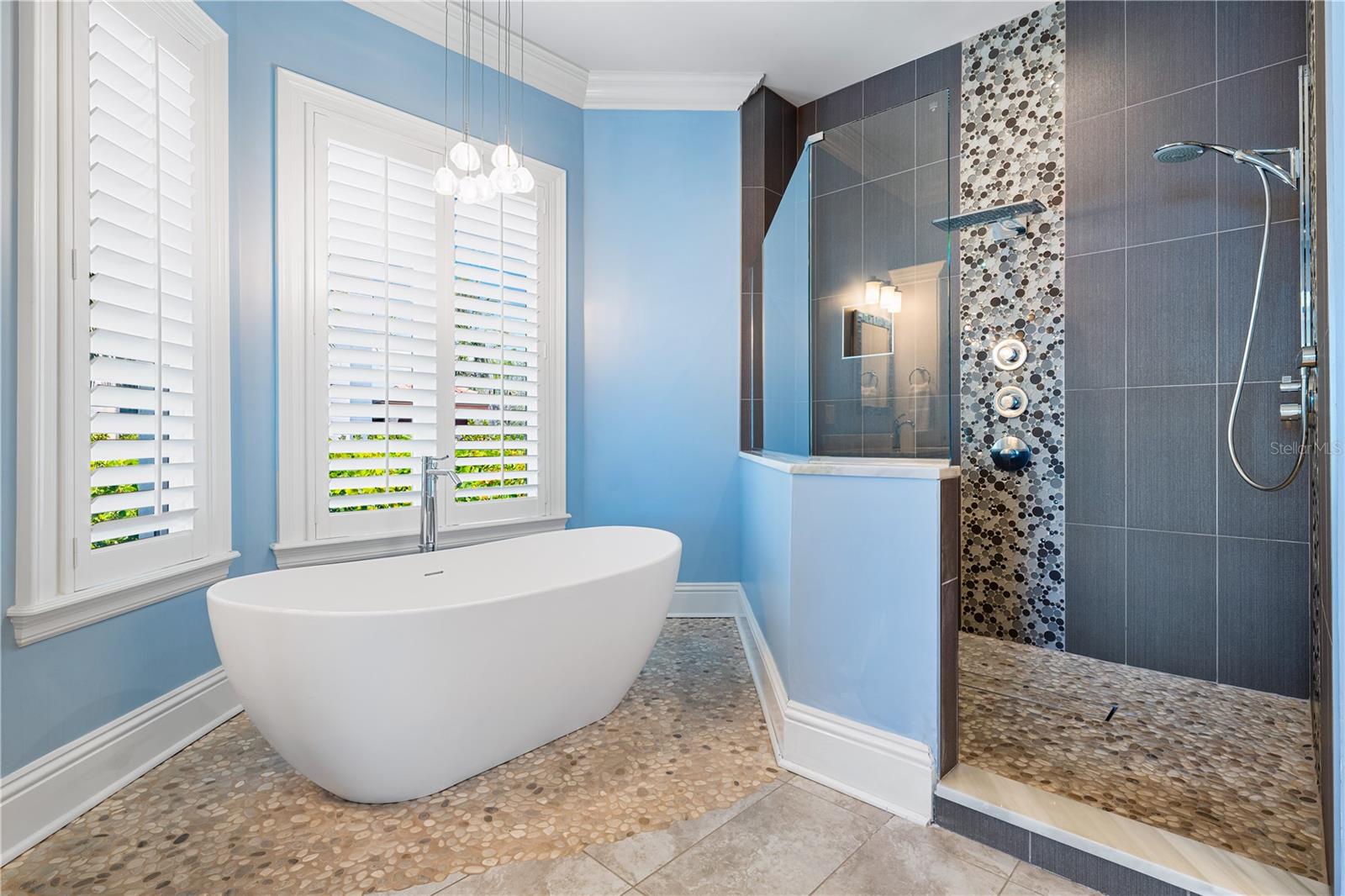 A4693355 Property Photo