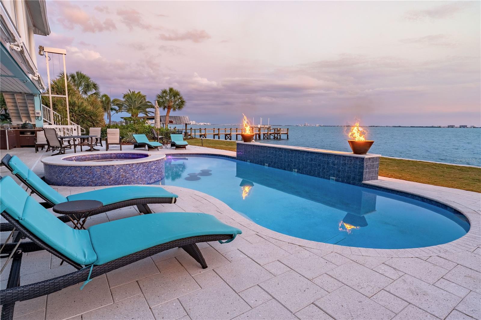 A4693355 Property Photo