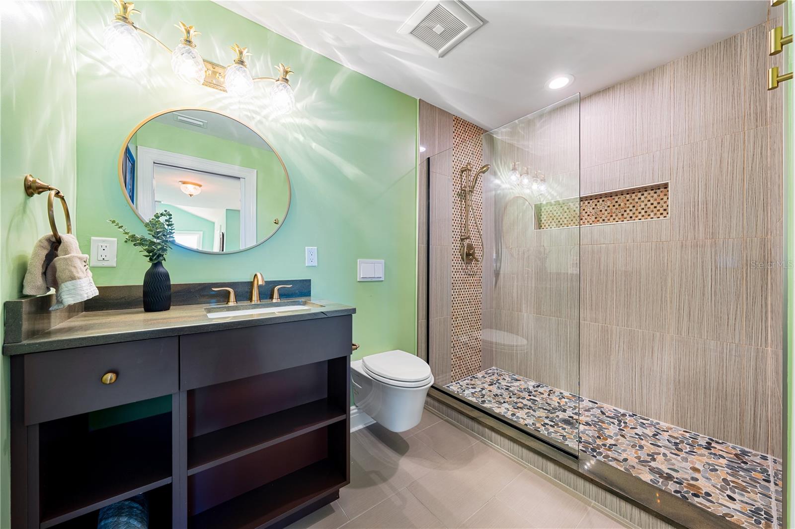 A4693355 Property Photo