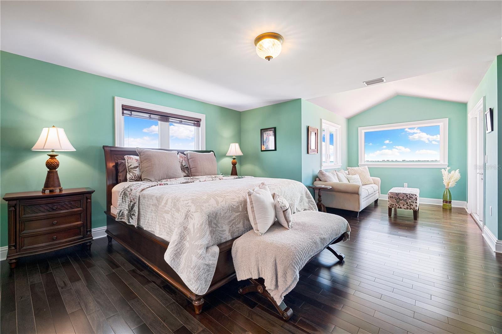 A4693355 Property Photo