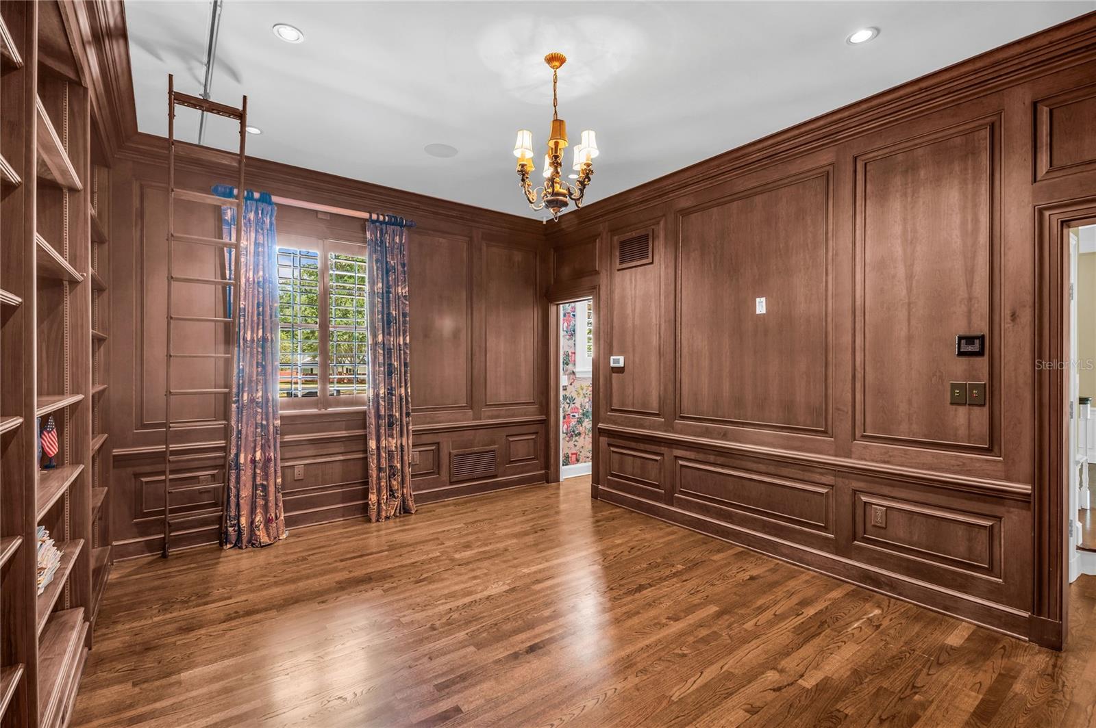 O6407557 Property Photo
