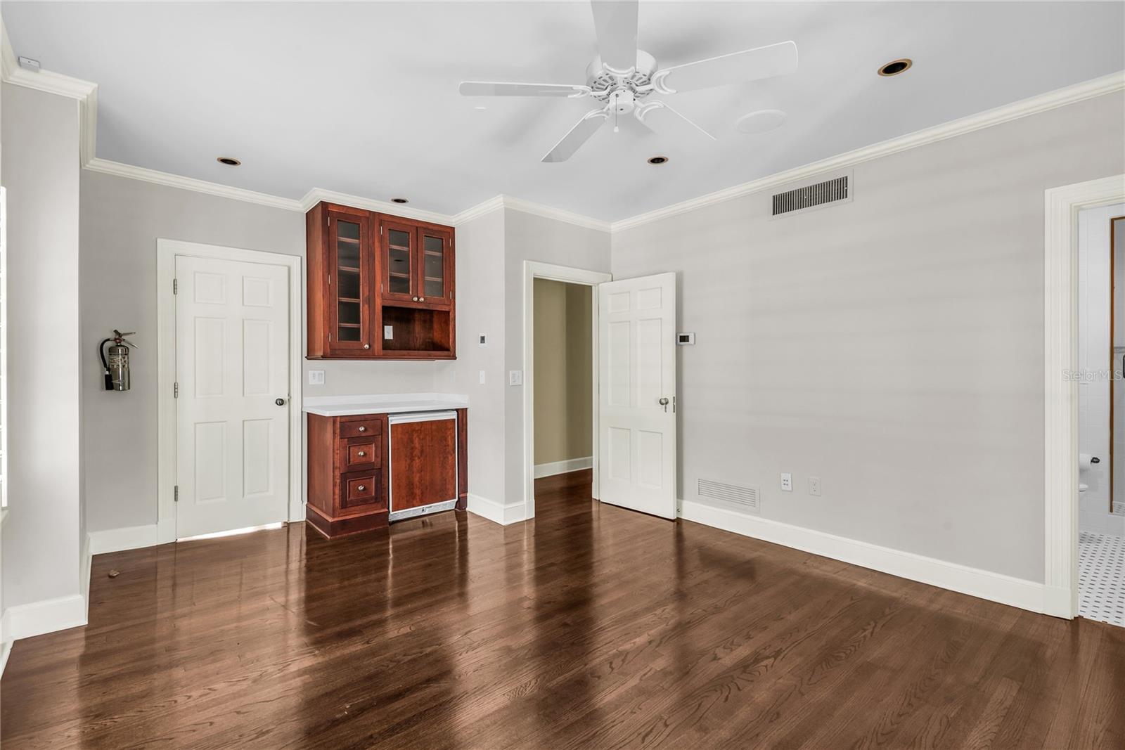O6407557 Property Photo