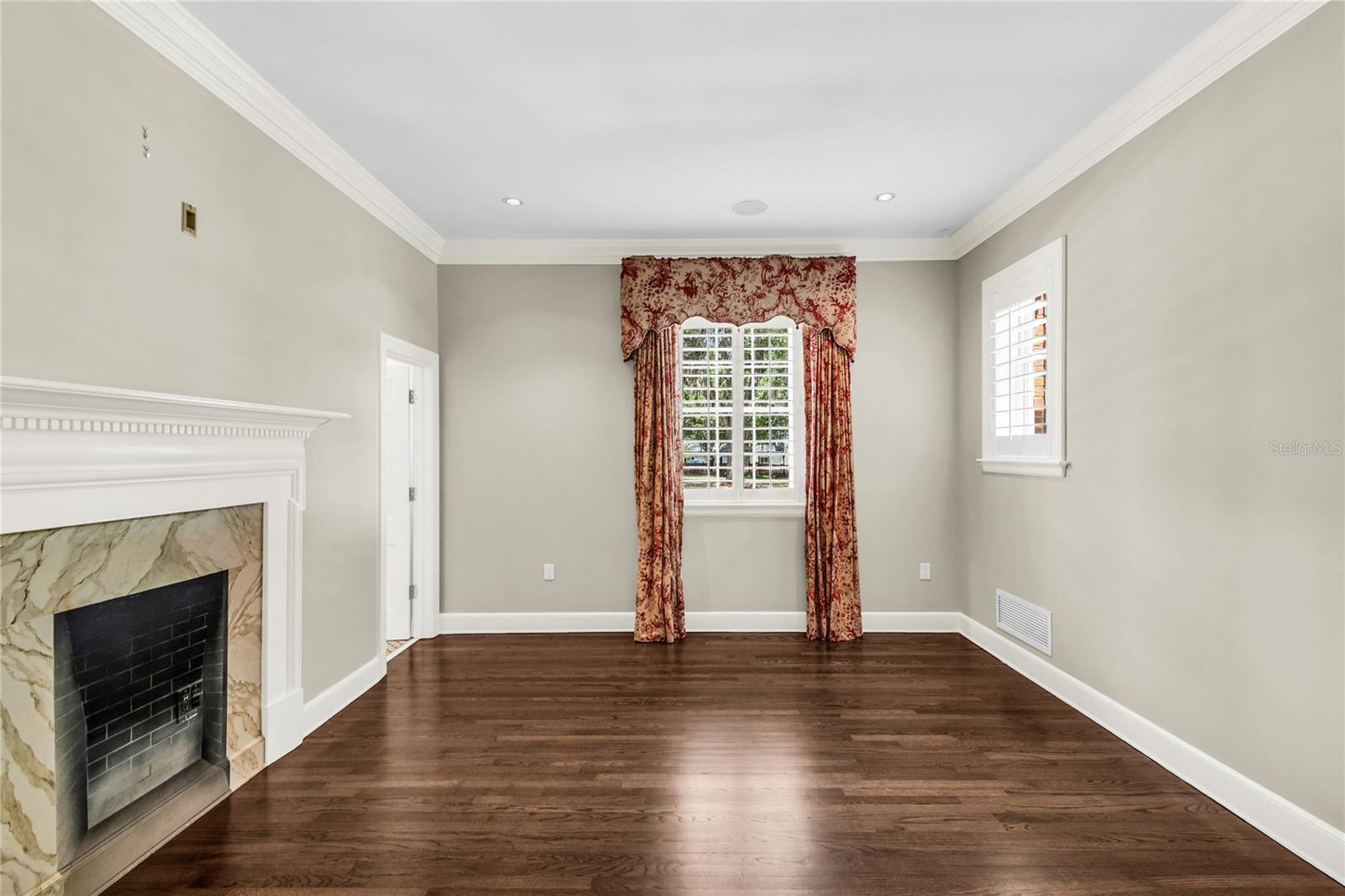 O6407557 Property Photo
