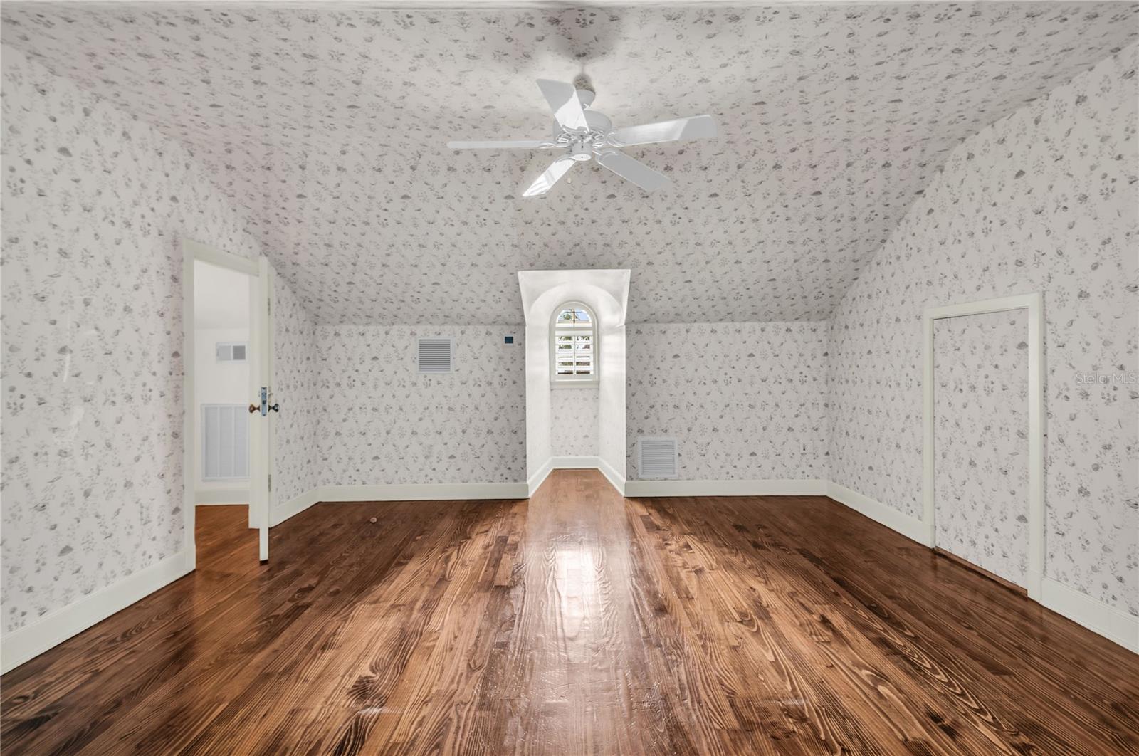 O6407557 Property Photo