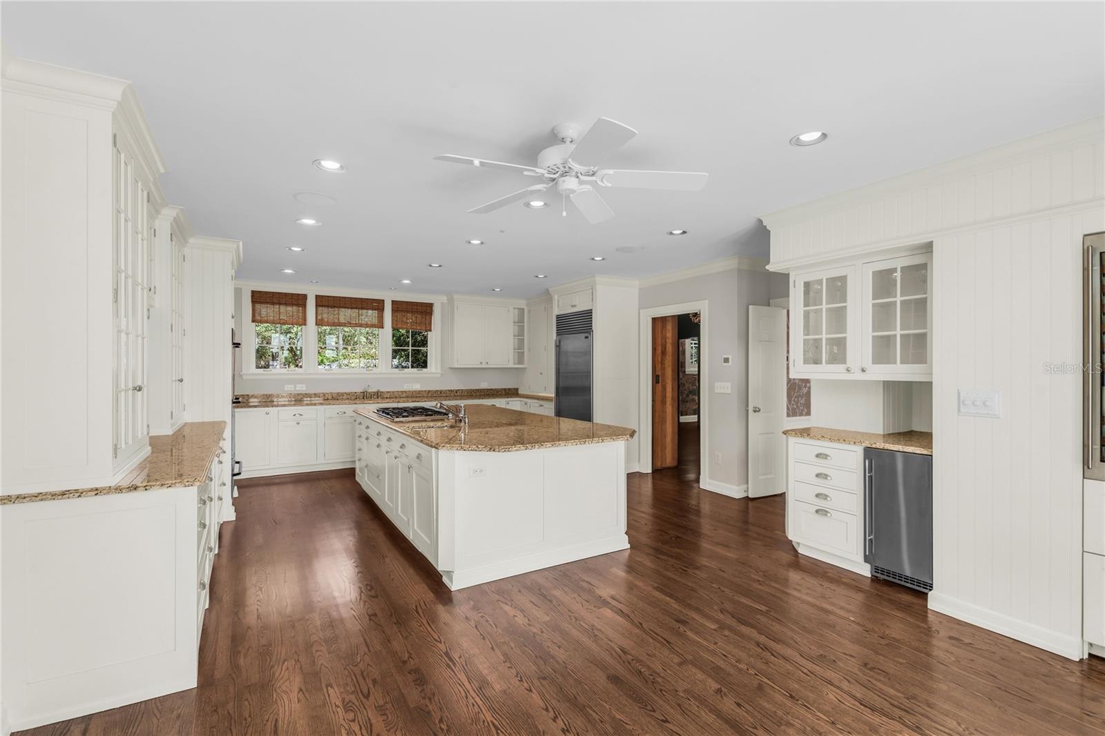 O6407557 Property Photo