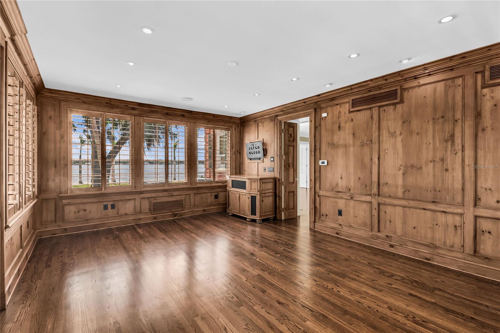 O6407557 Property Photo