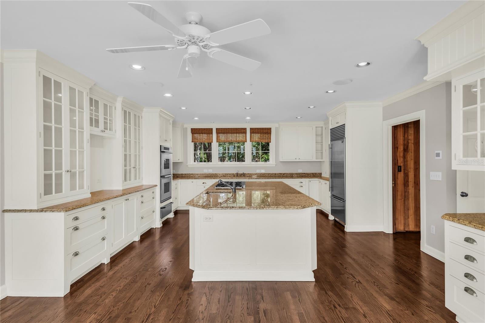 O6407557 Property Photo
