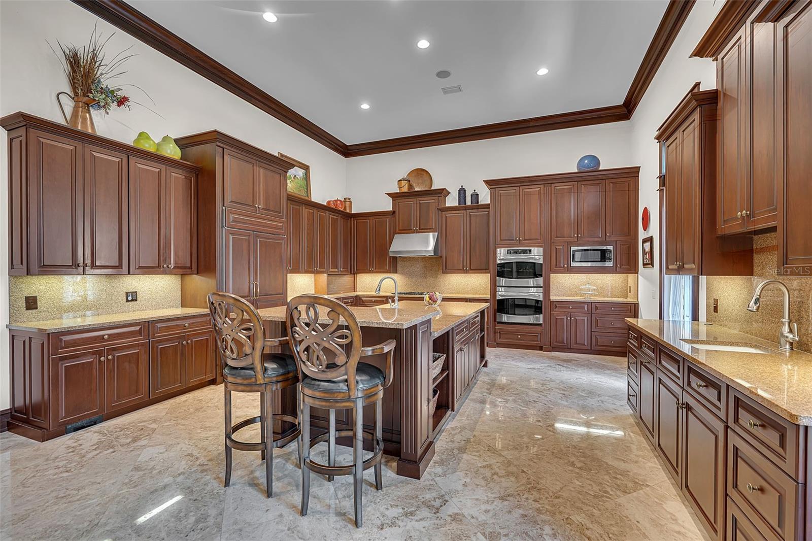 A4694017 Property Photo