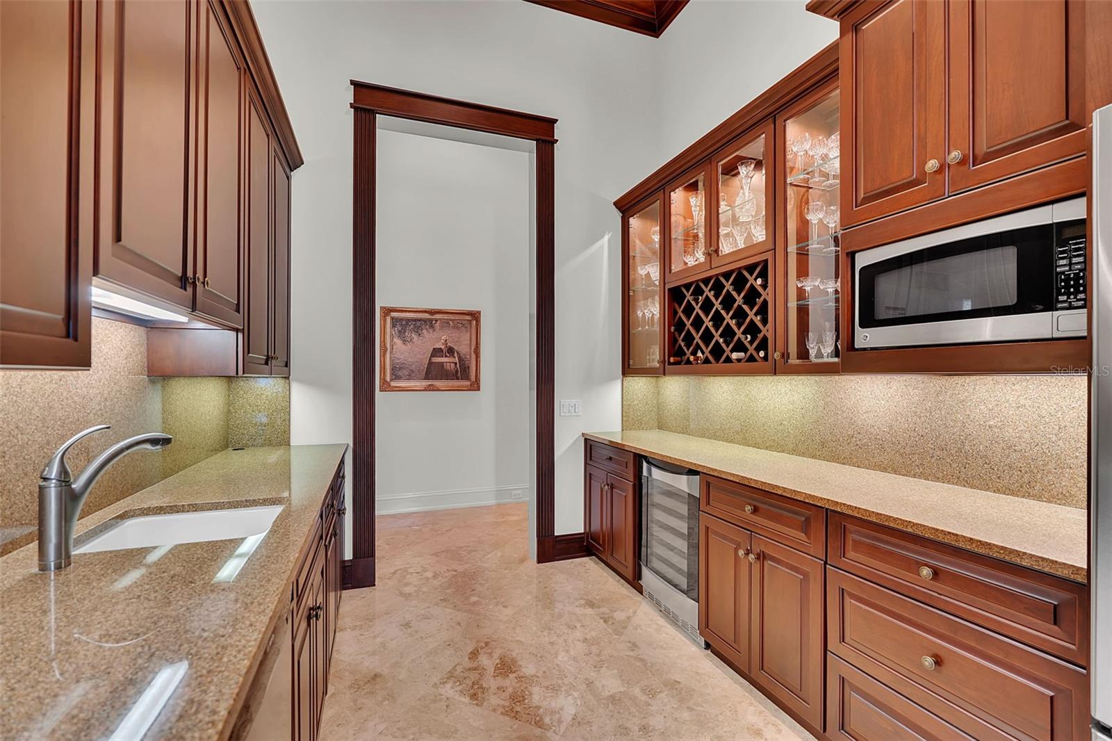 A4694017 Property Photo