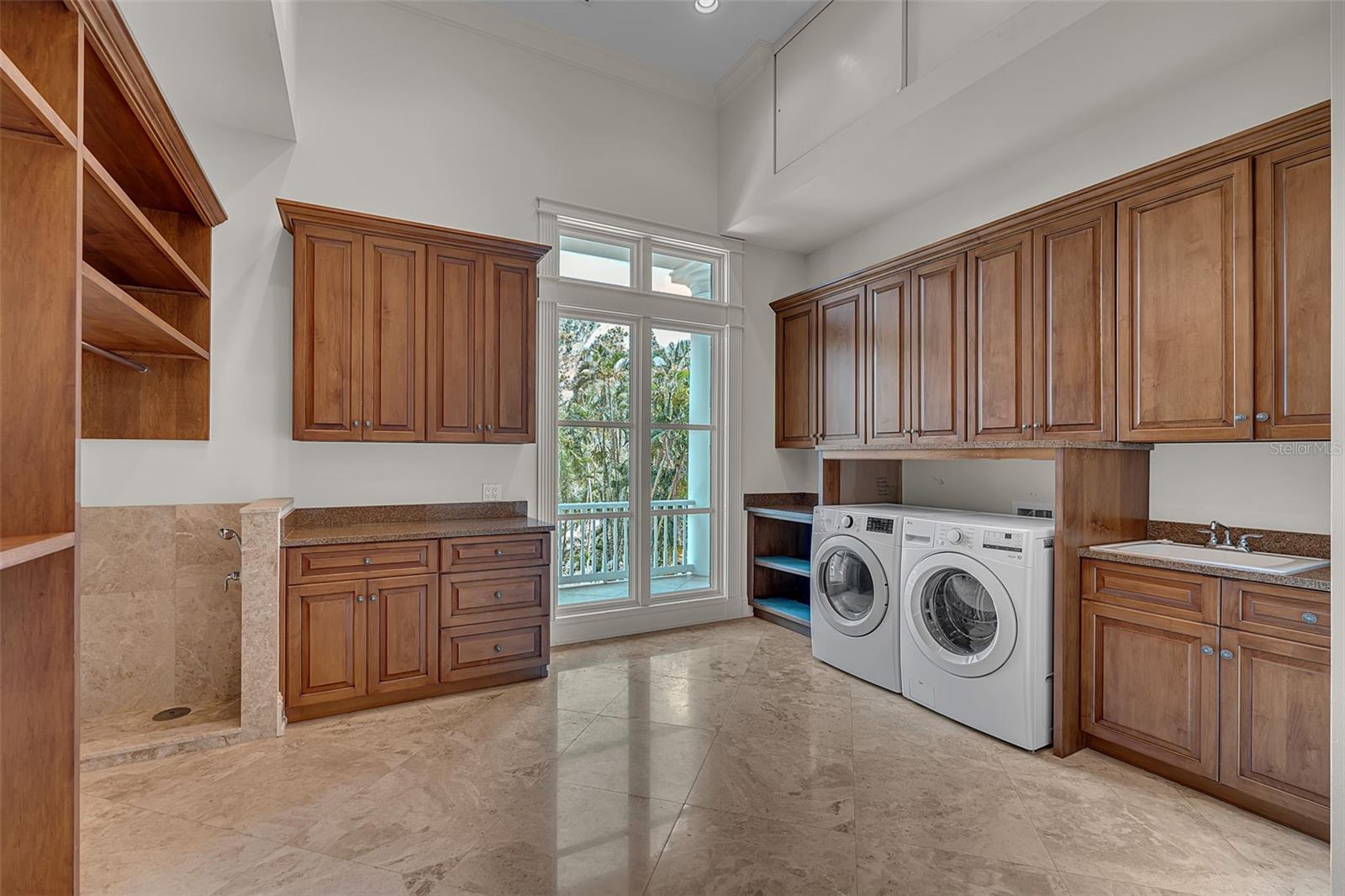 A4694017 Property Photo