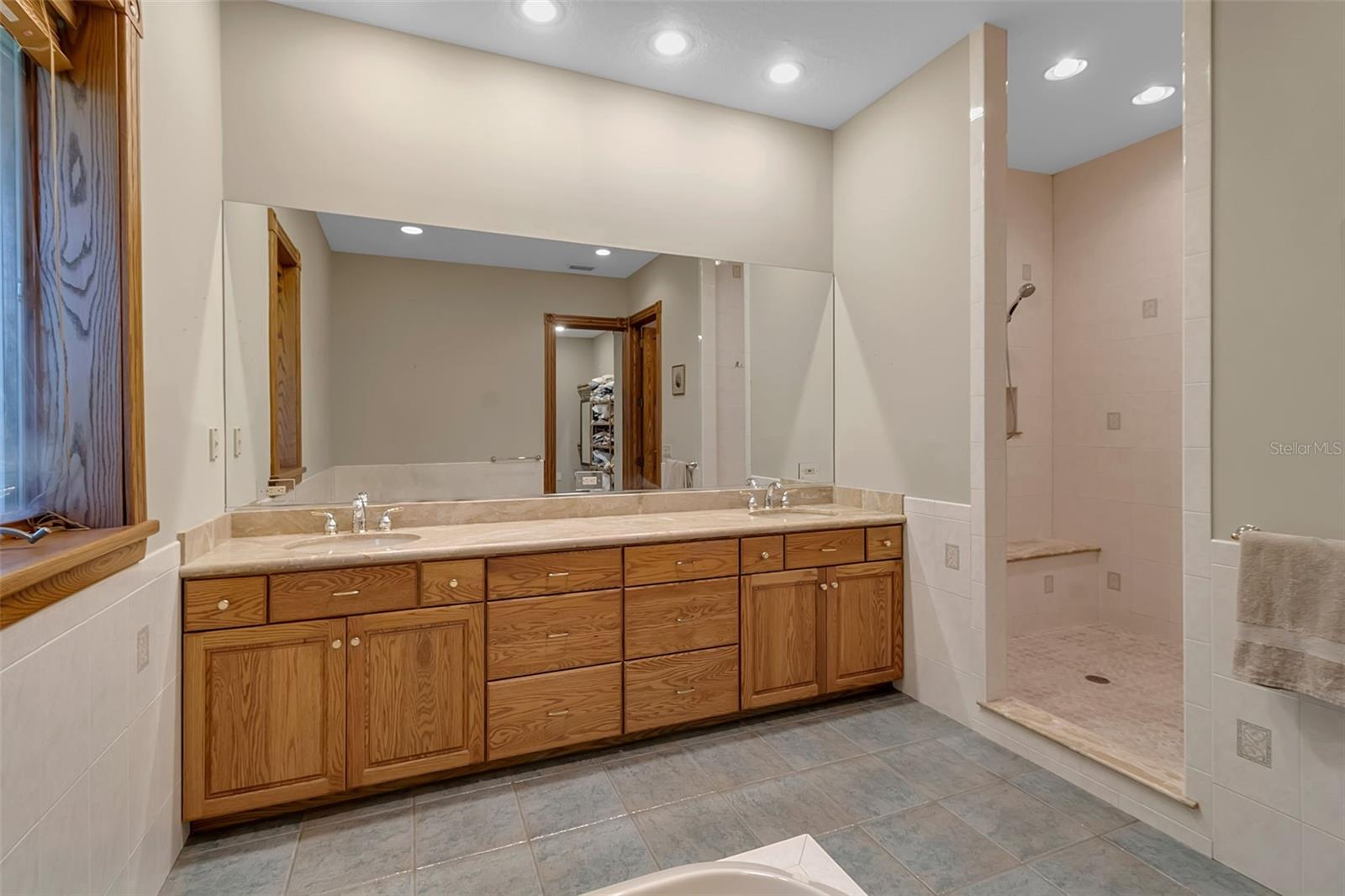 A4694029 Property Photo