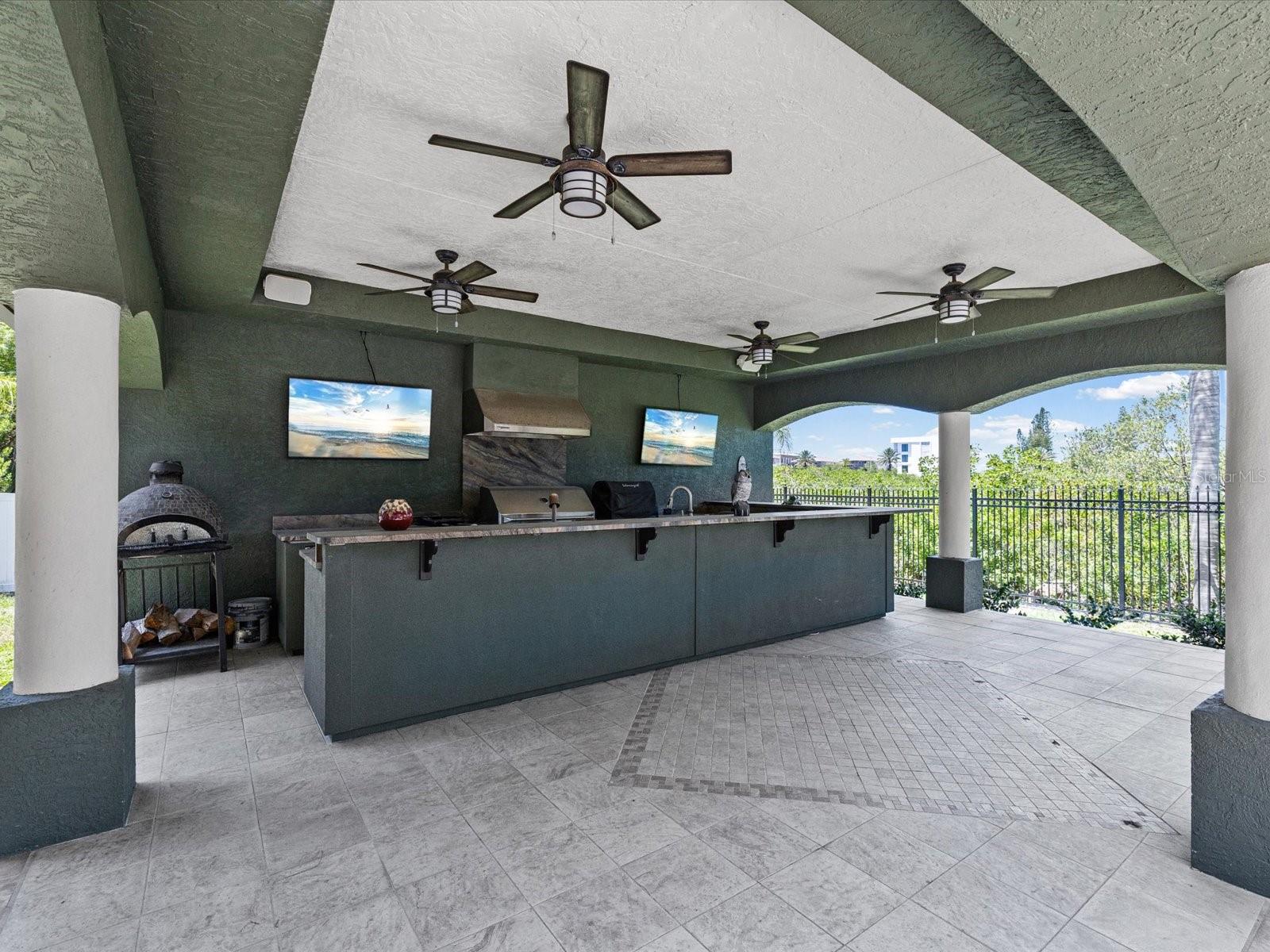 TB8510766 Property Photo