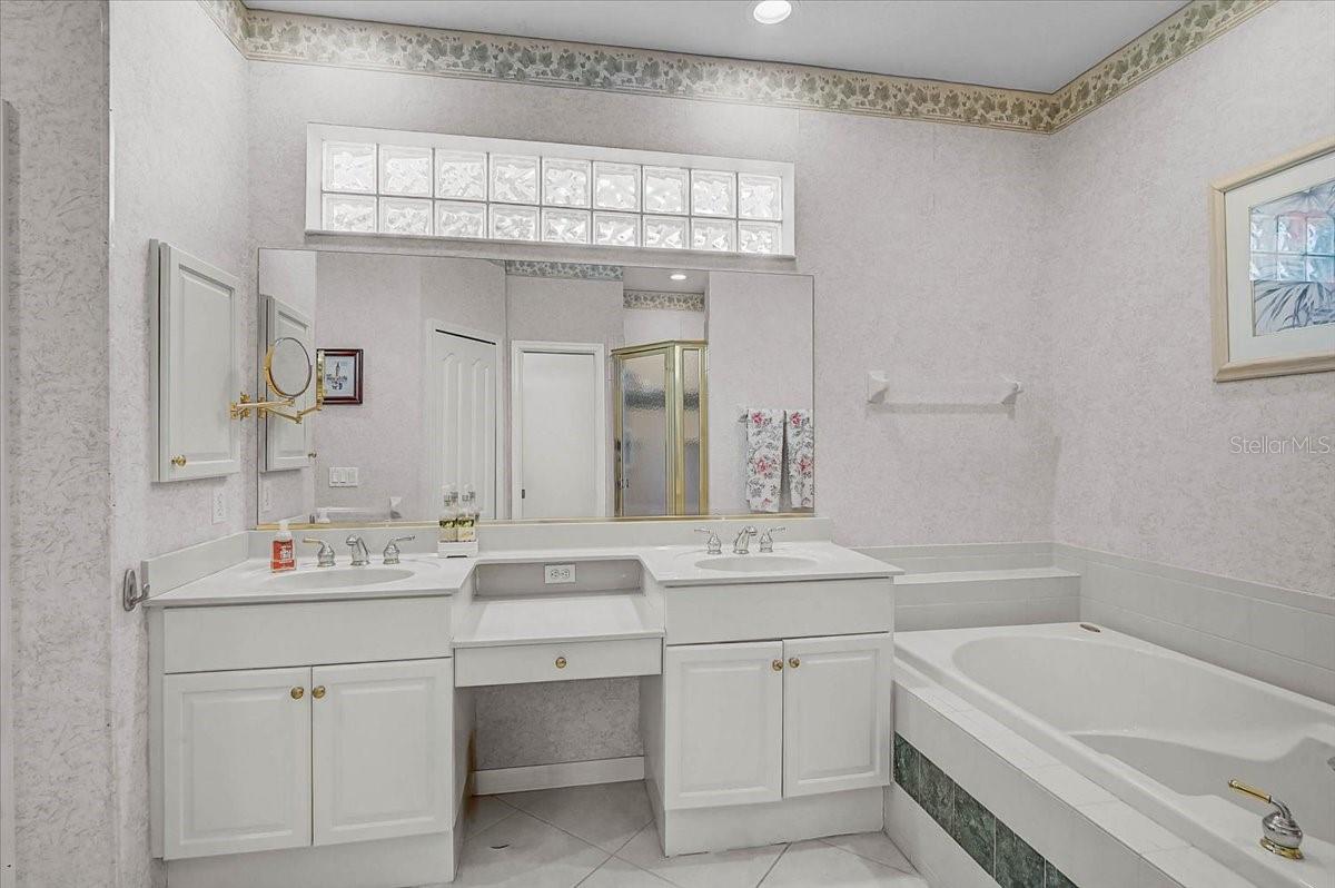A4694468 Property Photo