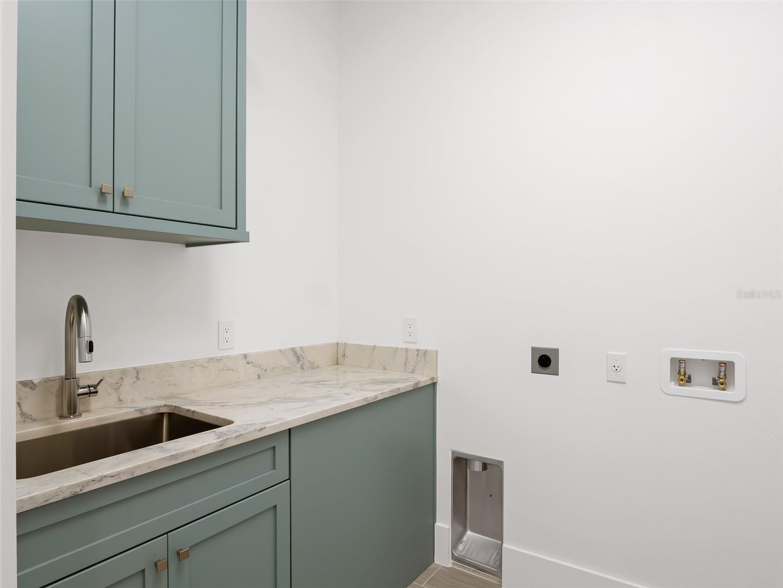O6409961 Property Photo