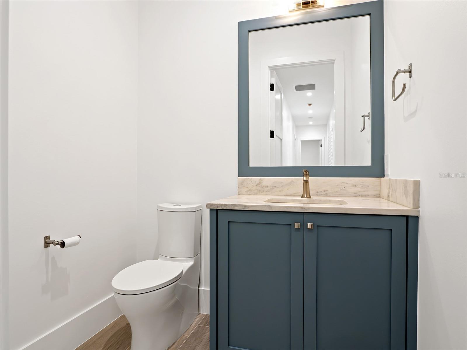 O6409961 Property Photo