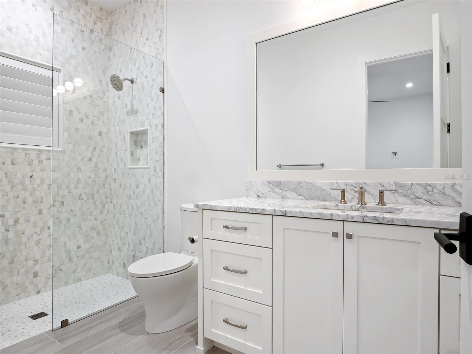 O6409961 Property Photo