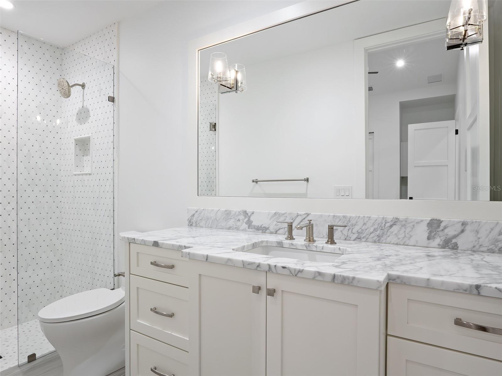 O6409961 Property Photo
