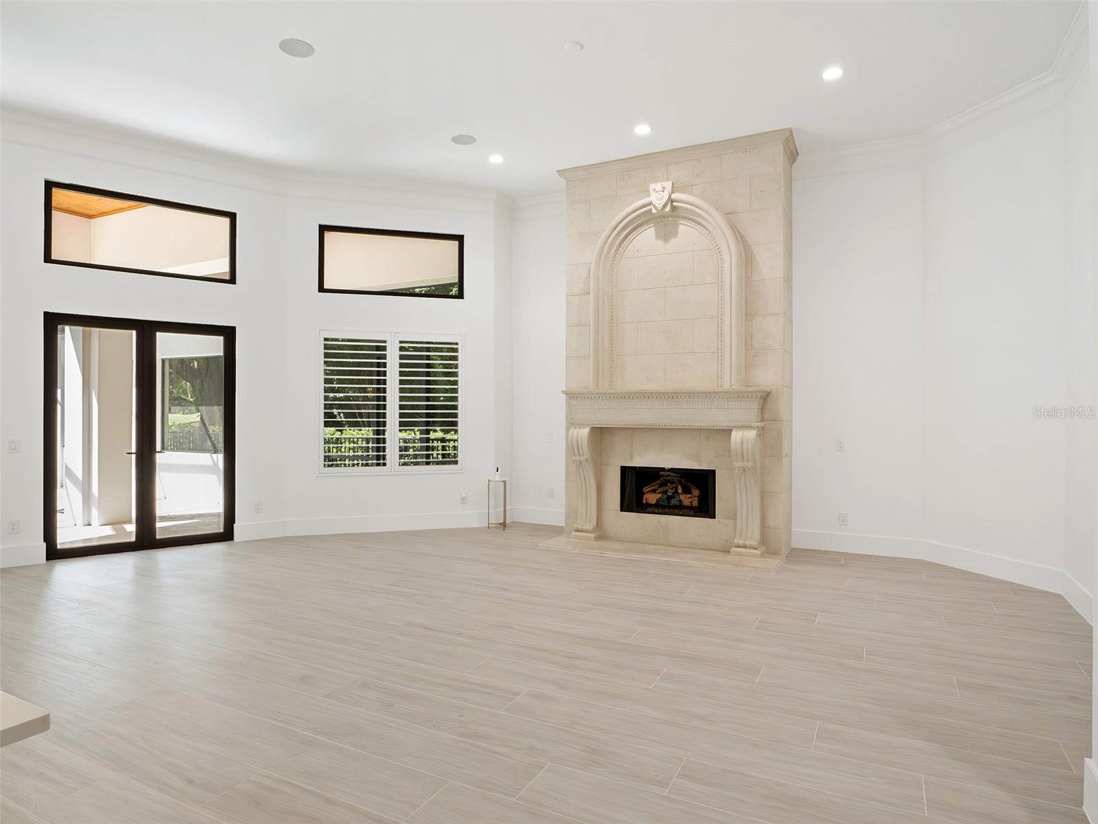 O6409961 Property Photo