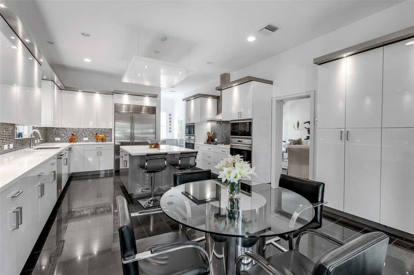 A4694716 Property Photo