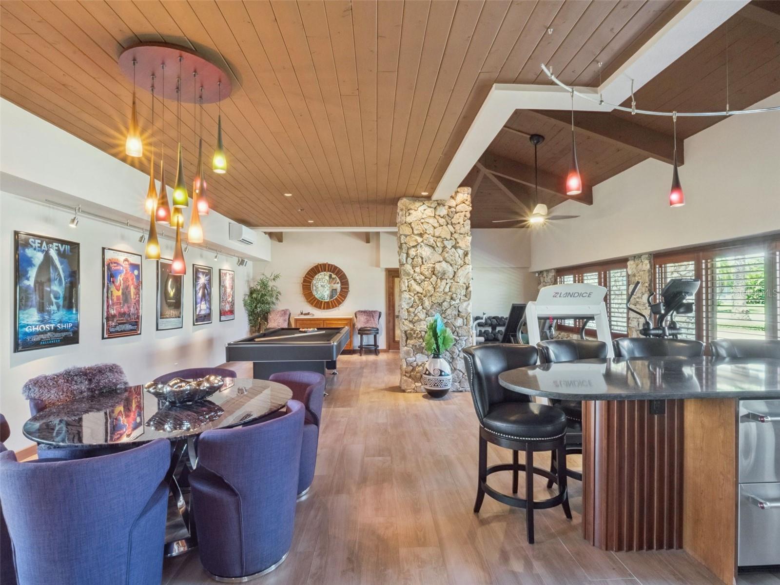 V4949304 Property Photo