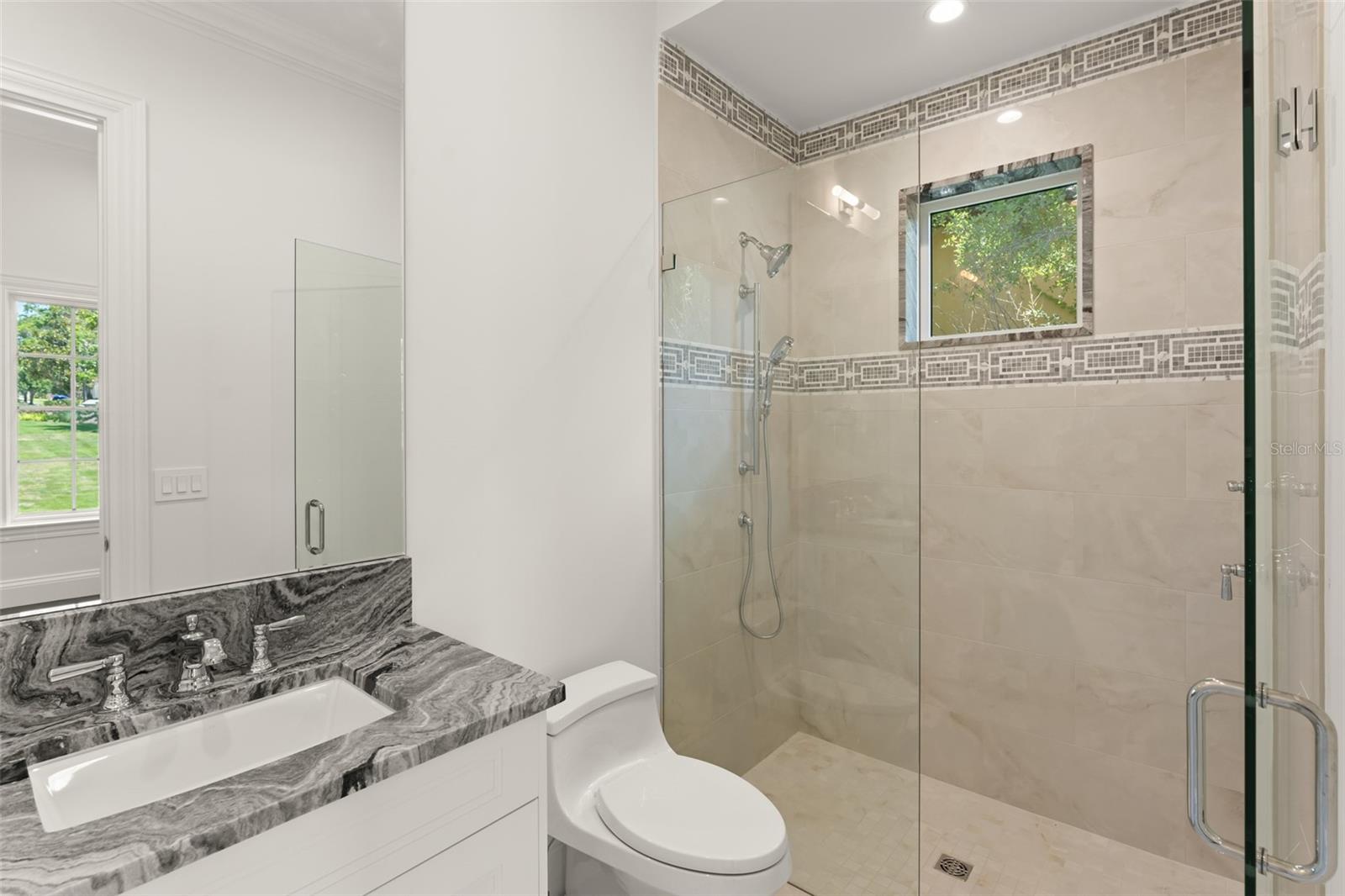 O6411245 Property Photo
