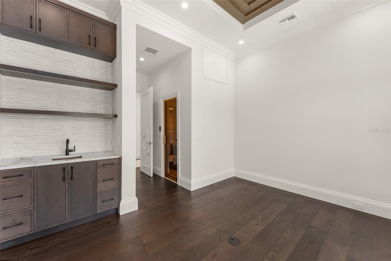 O6411245 Property Photo