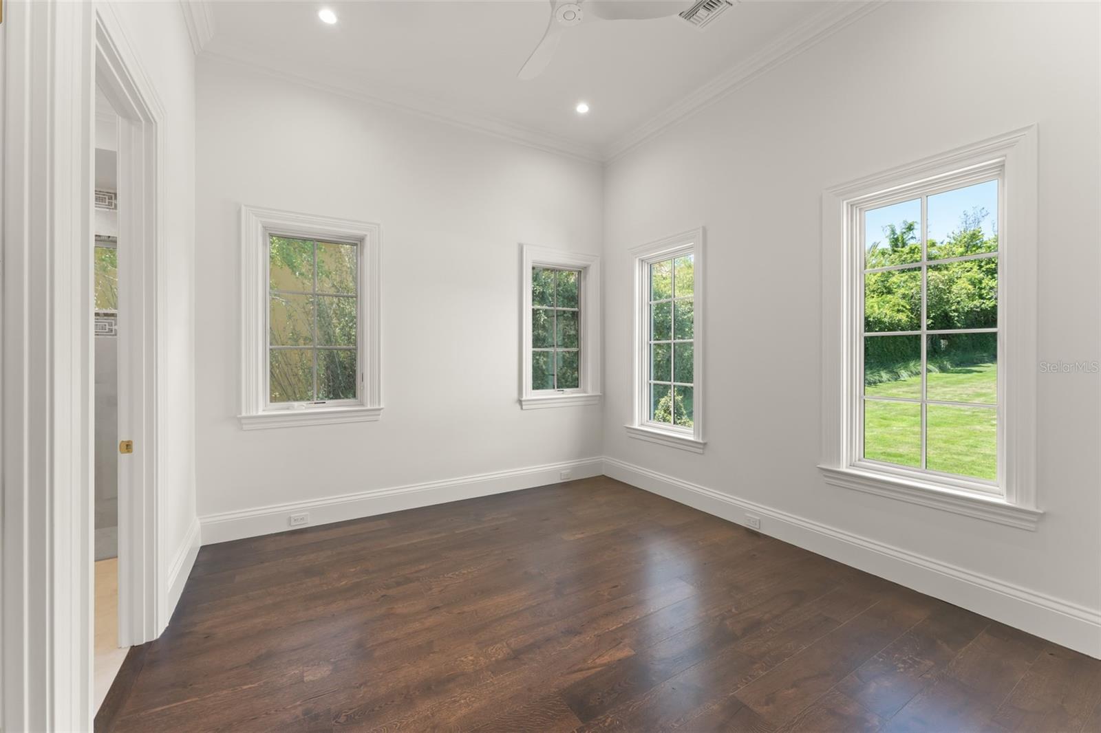 O6411245 Property Photo