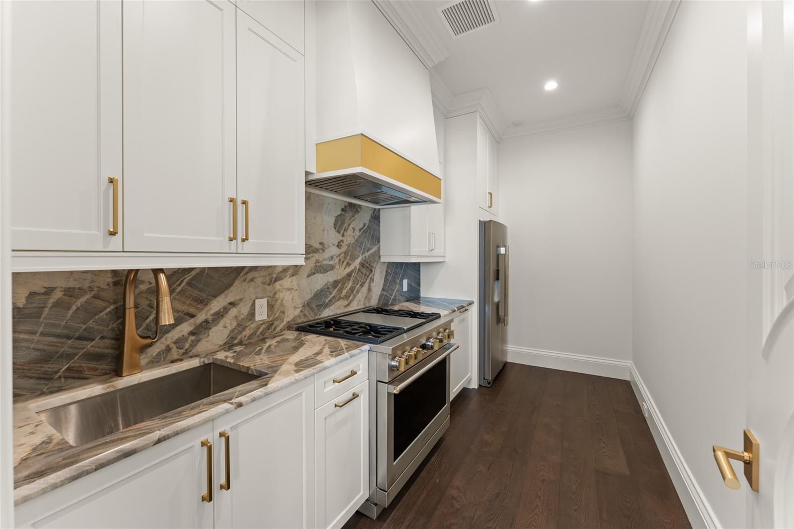 O6411245 Property Photo